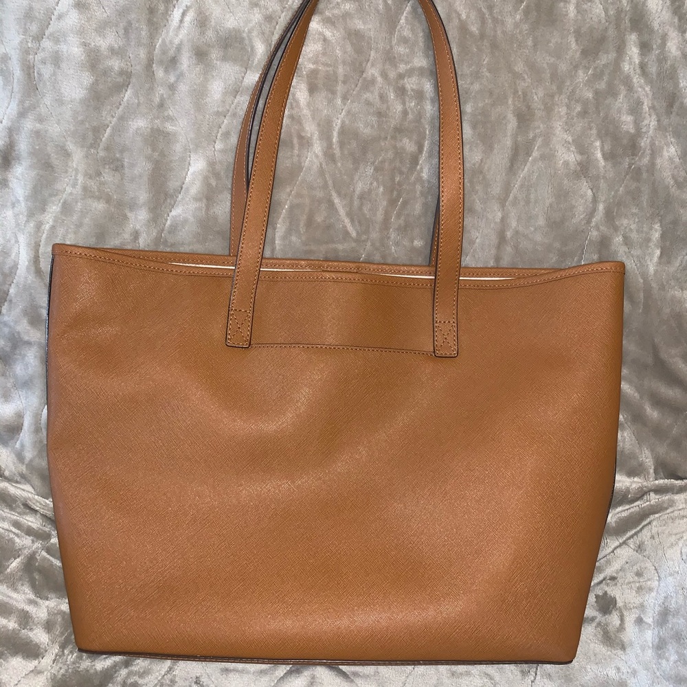 Michael Kors Large Tan Shoulder Bag - Picture 5 of 10
